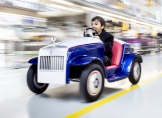 Rolls-Royce смастерил детский лимузин