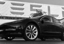 Первая Tesla Model 3 досталась Илону Маску