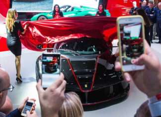 Последнюю LaFerrari пустят с молотка