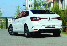 Renault Megane Sedan: Дружба по расчету