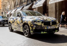BMW X2 прокатился улицами Милана