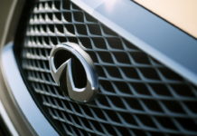Новый Infiniti QX80 слегка приоткрылся