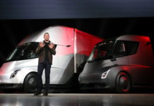 Грузовик Tesla выехал на большую дорогу