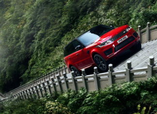Range Rover въехал в «Небесные врата»