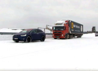 Tesla Model X отбуксировал 43-тонный грузовик