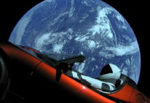 Родстер Tesla улетел в космос