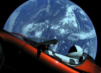 Родстер Tesla улетел в космос