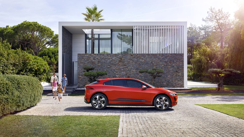 Jaguar I-PACE 4