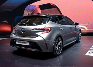 Новая Toyota Auris: любовь к двум гибридам