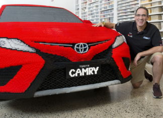 Toyota Camry из 500 000 кирпичиков Lego