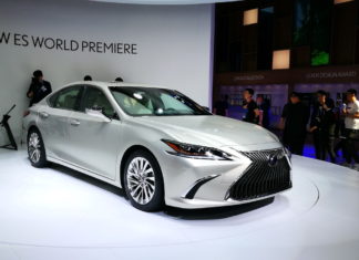 Новый Lexus ES заменит сразу две модели
