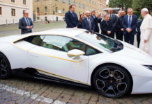 Папа Римский продал свой Lamborghini