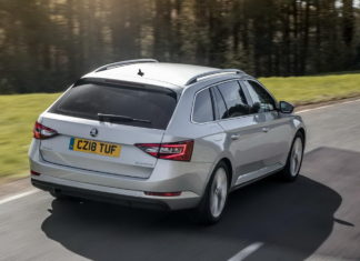 Skoda представила бронированный Superb