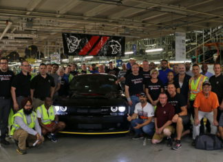 Последний 850-сильный Dodge Demon уйдёт с молотка