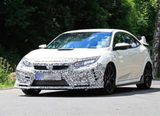 Обновленная Honda Civic Type R выкатилась на тесты (ВИДЕО)