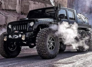 Внедорожник Jeep Wrangler превратили в паровоз (ВИДЕО)