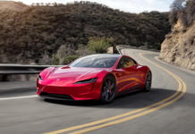 Новый родстер Tesla сможет летать. Маск пообещал!