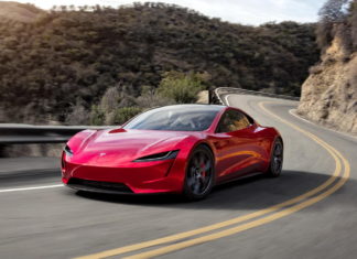 Новый родстер Tesla сможет летать. Маск пообещал!