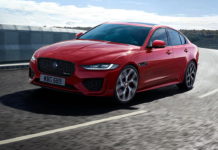 Обновленный Jaguar XE остался без моторов V6, но подорожал
