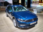 Обновленный VW Passat - как всегда у немцев минимум изменений. В поcледнем, впрочем, заметнее всего исчезновение сакраментальных часов