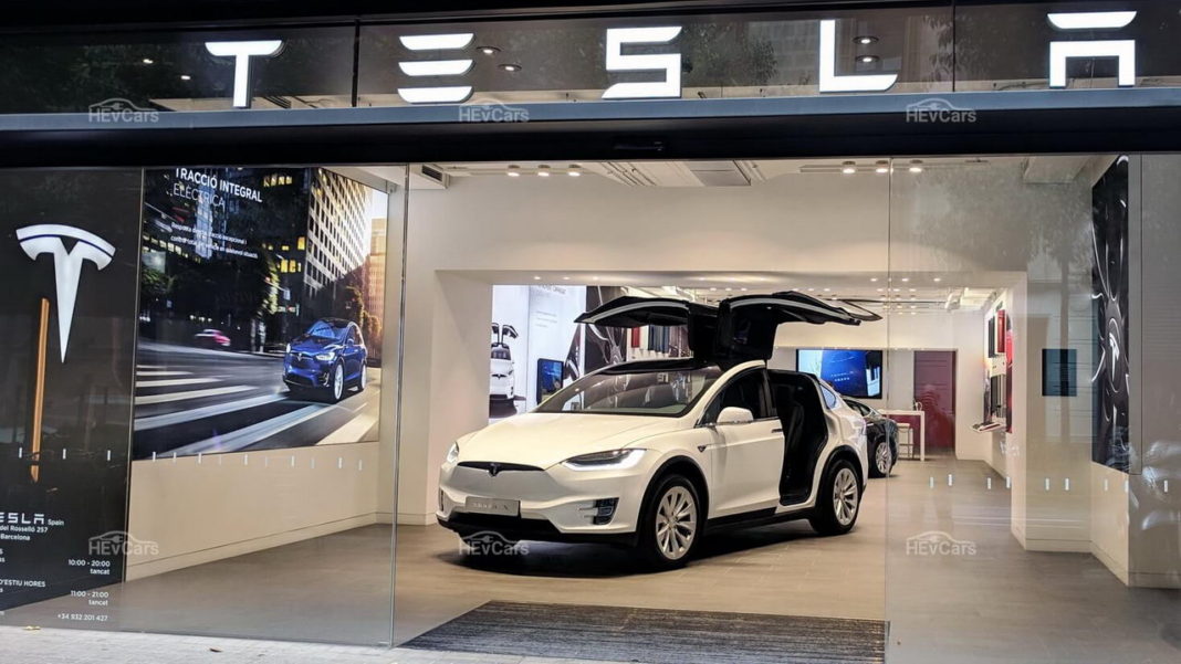 tesla-showroom-1