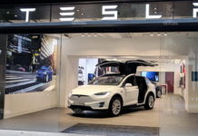 Tesla закроет автосалоны и снизит цены на Model 3