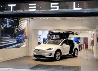 Tesla закроет автосалоны и снизит цены на Model 3