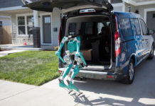 В нагрузку к фургону Ford предложил робота-курьера Ford Agility Robotics