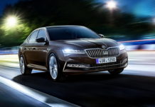 Обновленная Skoda Superb пристрастилась к розетке Skoda Superb