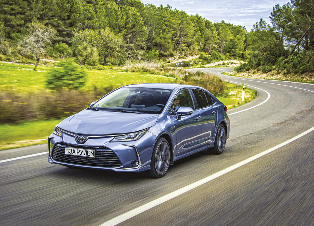 Toyota_Corolla_uzr_04_2019_00 Toyota Corolla