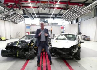 Cтарая и новая Ford Fiesta сошлись в лобовой атаке (ВИДЕО)