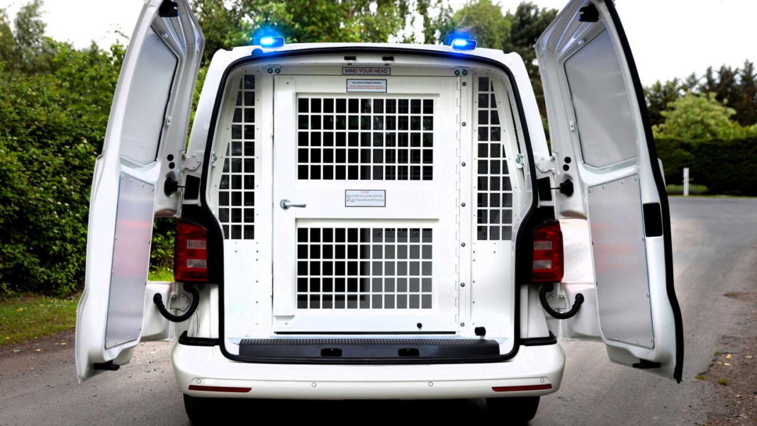 vw-transporter-prisoner-van5 Volkswagen Transporter