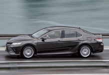 Новая Toyota Camry Hybrid: 4,3 литра на сотню без всякого ГБО Toyota Camry Hybrid