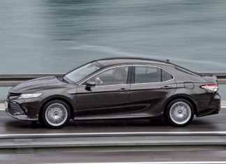 Новая Toyota Camry Hybrid: 4,3 литра на сотню без всякого ГБО Toyota Camry Hybrid