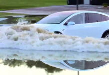 Смотрите, как лихо Tesla справилась с наводнением tesla