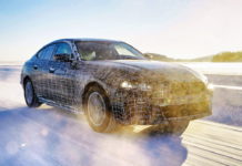 С дороги, Tesla – BMW едет! BMW i4