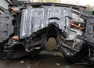 Жесткий краш-тест Nissan Leaf. Слабонервным не смотреть! Crash_Nissan_Leaf