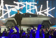 Tesla Cybertruck: Бегущий по лезвию Tesla's new Cybertruck