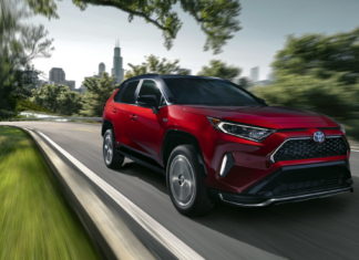 Toyota представила самый мощный и экономичный RAV4 в истории Toyota RAV4 Prime