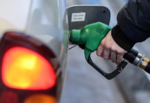 Бензин должен подешеветь на 2 гривны за литр AZS