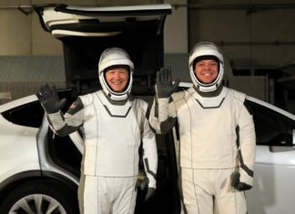 По заоблачному тарифу: Tesla подрядилась в такси для астронавтов Tesla astro