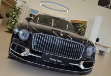 Любимый автомобиль миллионеров: в Украину привезли Bentley Flying Spur Bentley Flying Spur