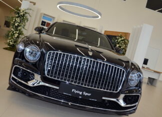 Любимый автомобиль миллионеров: в Украину привезли Bentley Flying Spur Bentley Flying Spur