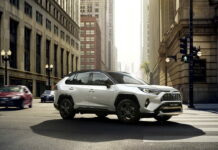 Продажи авто в Украине: рост на 35% и смена лидера toyota-rav4