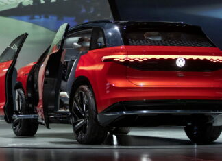 Таинственный кроссовер Volkswagen отправился на конвейер volkswagen-id-roomzz
