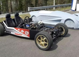 У родстера Tesla появился конкурент из Беларуси. Лукашенко одобрил Belarus_roadster