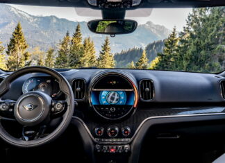 В глаза мне смотри! Обновился кроссовер MINI Countryman Mini Countryman