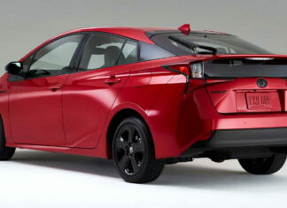 Полный фарш: Toyota Prius поздравил себя особой версией Toyota Prius