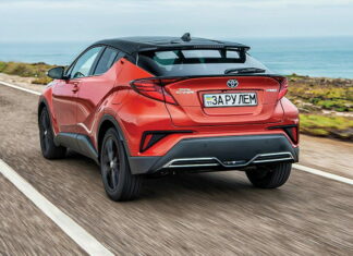 Просто озверела: Toyota C-HR стала совсем другой TOYOTA_CH-R