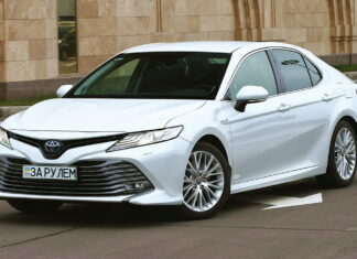 Позеленевшая Toyota Camry: Батарея решает всё Toyota Camry Hybrid
